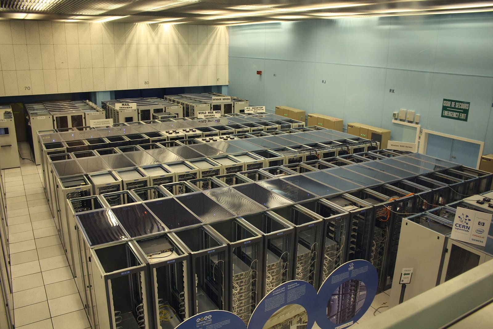 A server hall in the CERN data center